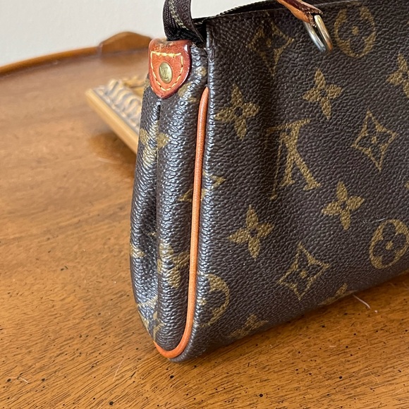 Louis Vuitton Eva Clutch - Picture 10 of 13